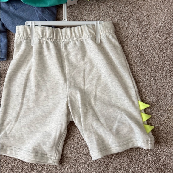 Boys 5T 3 sets - Picture 14 of 15